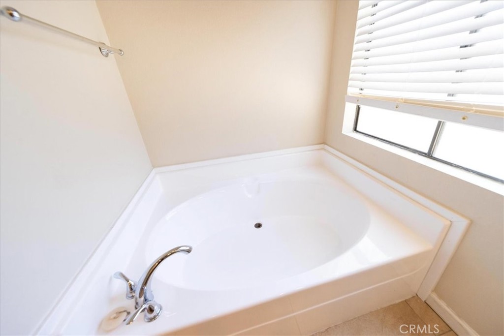 44545 Springwood Circle Hemet, CA 92544 - Photo 25 of 53 primary bath