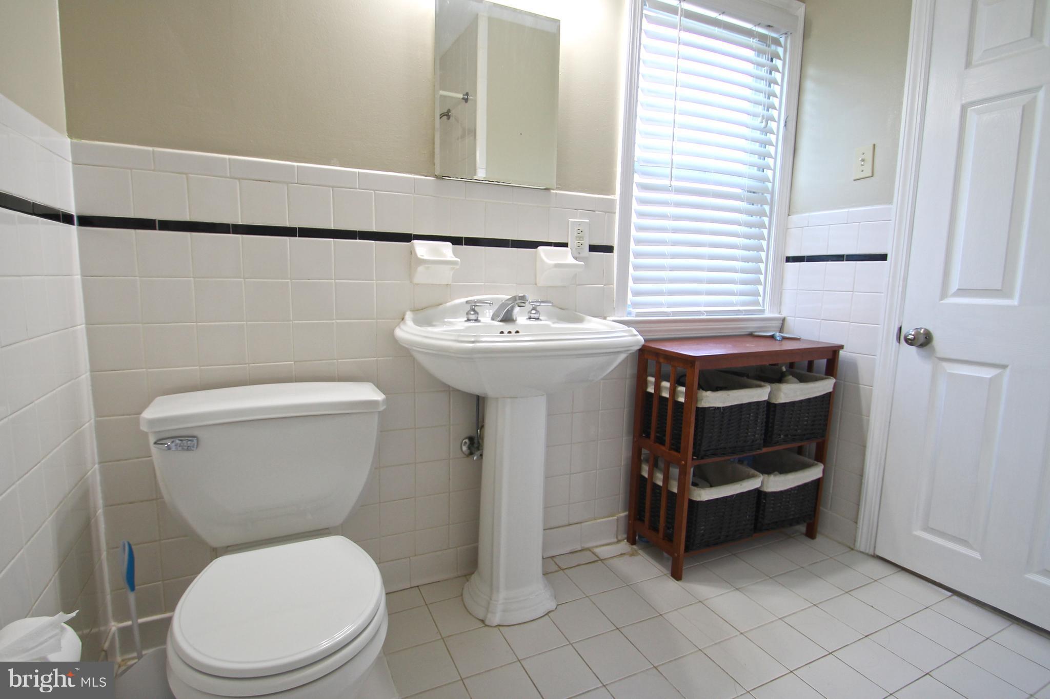 3025 Parktowne Road Baltimore, MD 21234 - Photo 14 of 25 Bath