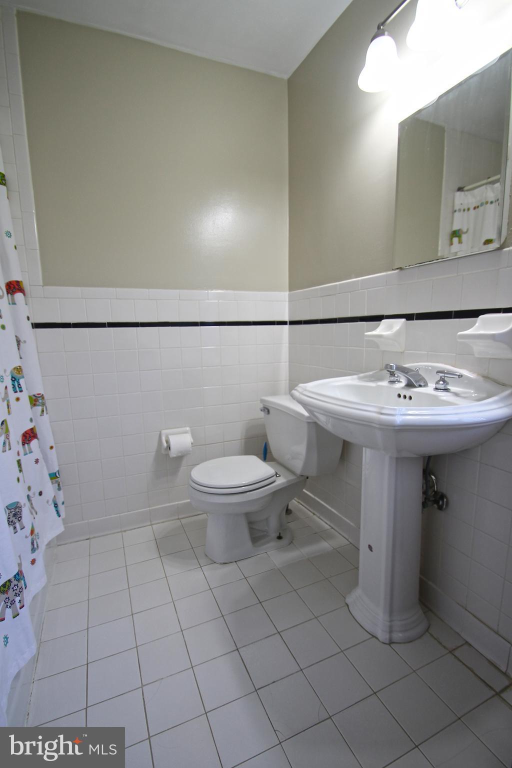 3025 Parktowne Road Baltimore, MD 21234 - Photo 15 of 25 Bath