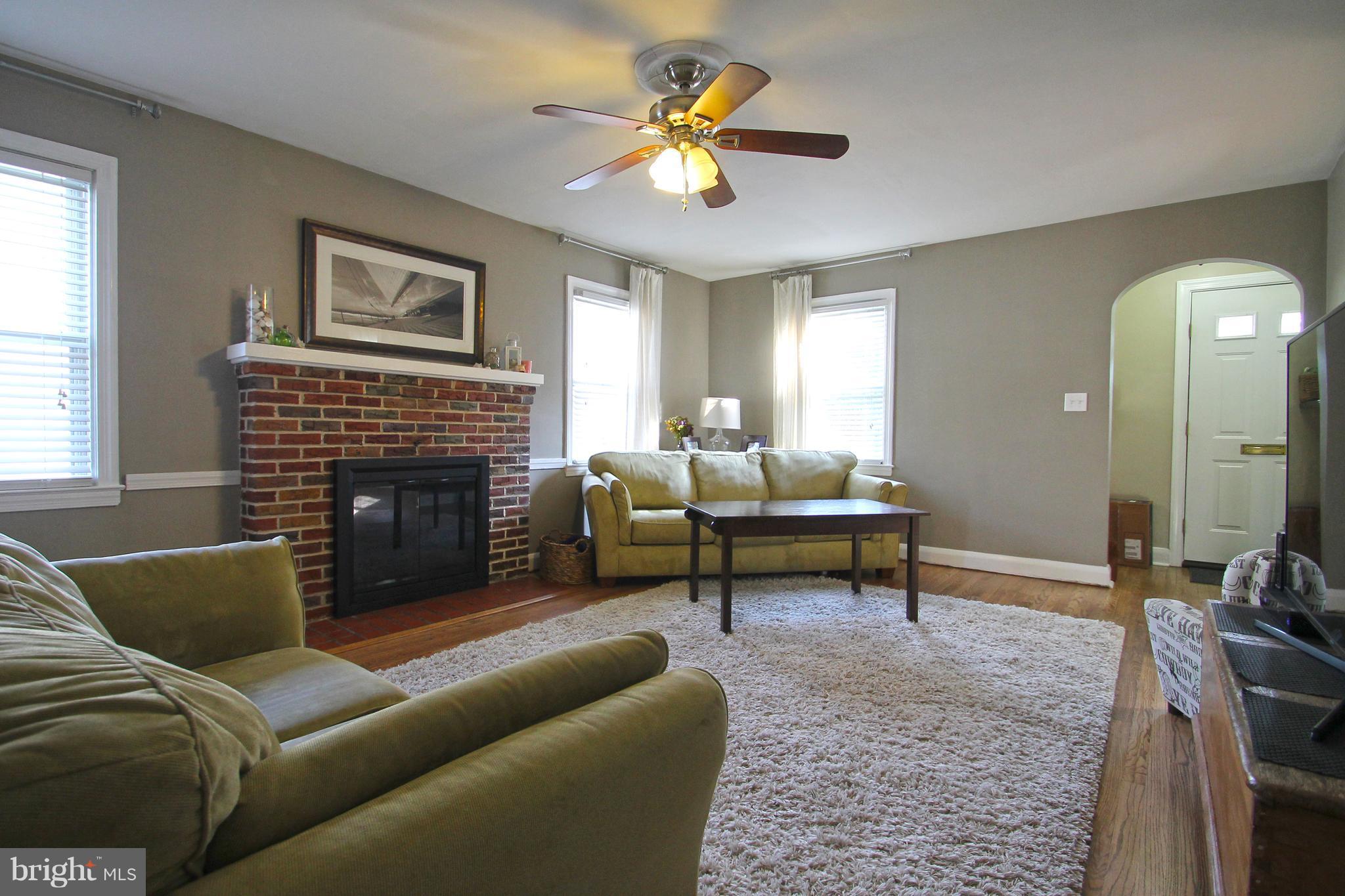 3025 Parktowne Road Baltimore, MD 21234 - Photo 5 of 25 Family Room