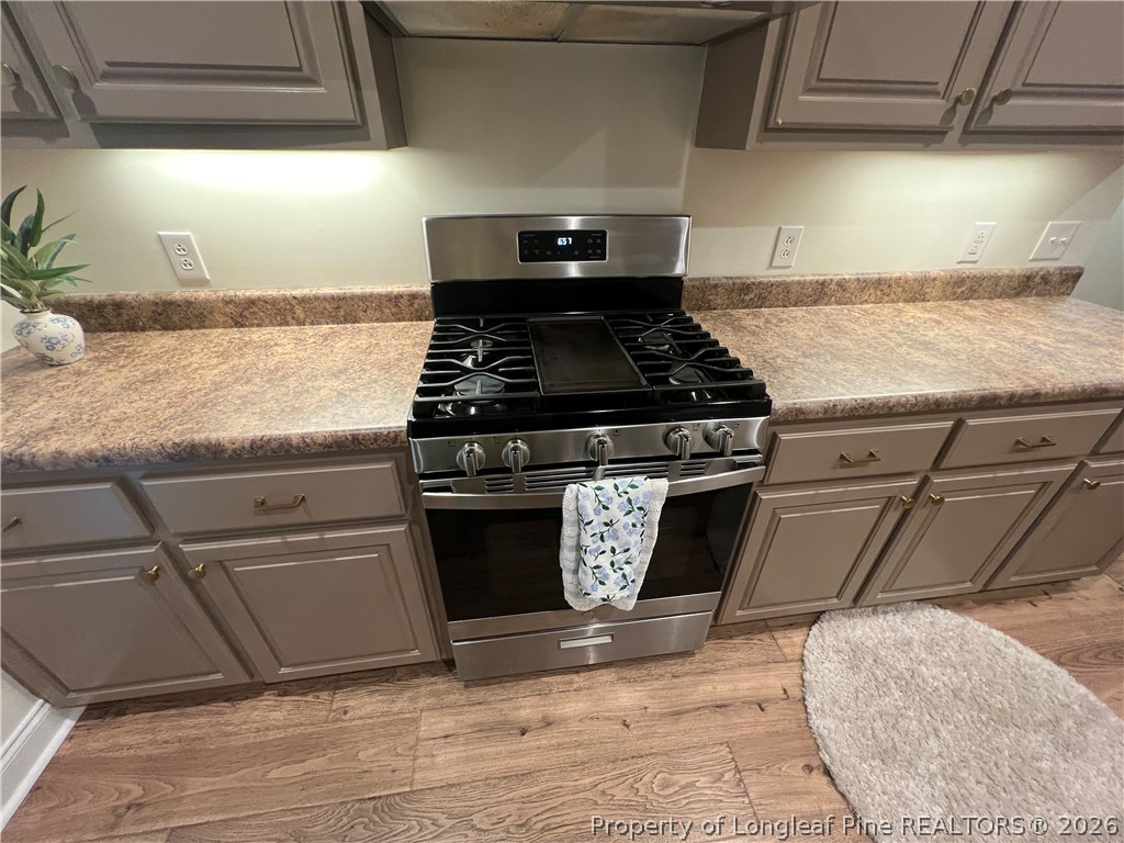 169 Bradshaw Road Bladenboro, NC 28320 - Photo 12 of 34 a stove top oven sitting inside of a kitchen