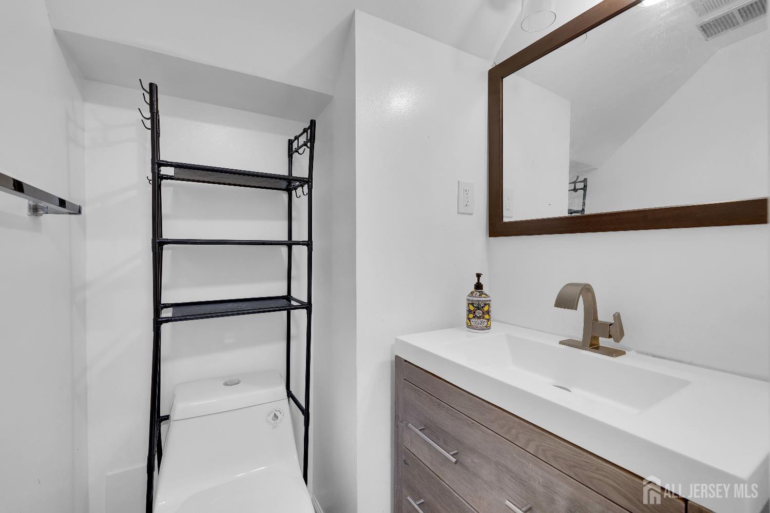 5502 Hana Road Edison, NJ 08817 - Photo 12 of 31