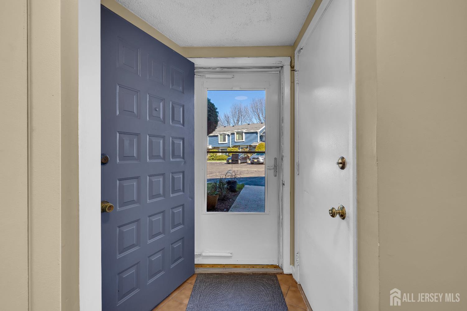 5502 Hana Road Edison, NJ 08817 - Photo 3 of 31