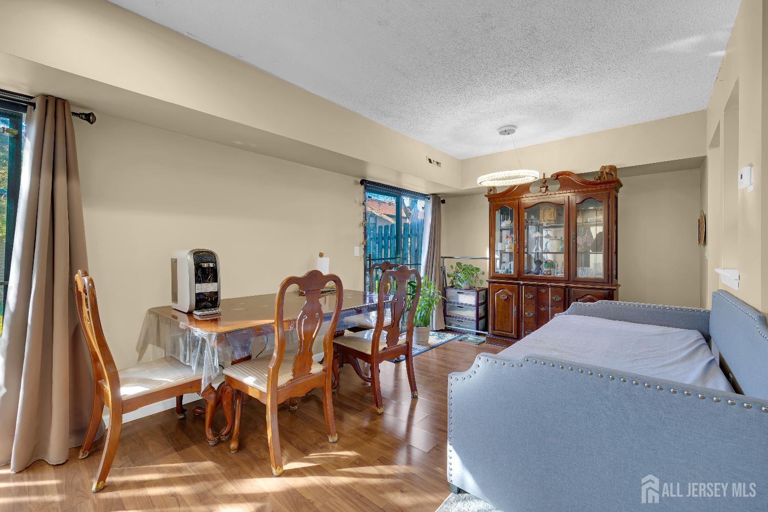 5502 Hana Road Edison, NJ 08817 - Photo 6 of 31