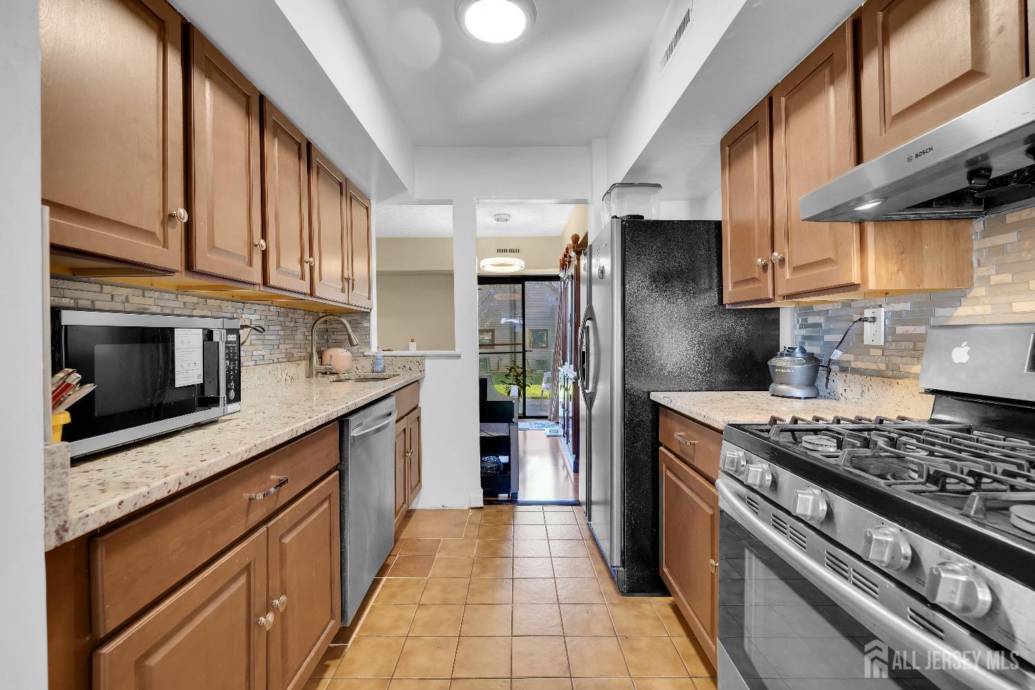 5502 Hana Road Edison, NJ 08817 - Photo 8 of 31