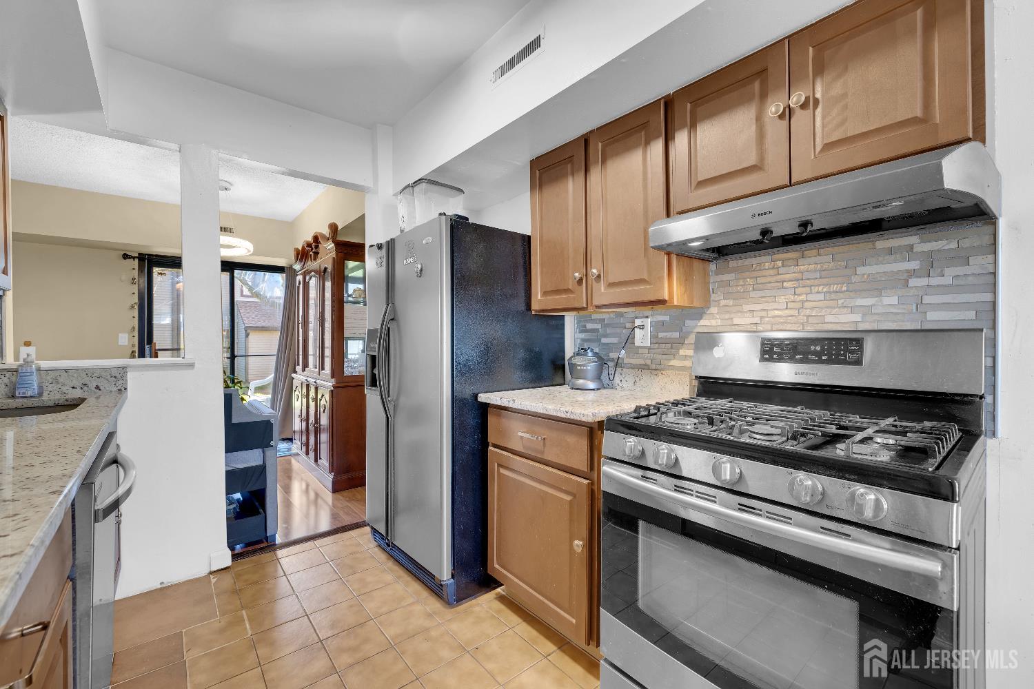 5502 Hana Road Edison, NJ 08817 - Photo 9 of 31