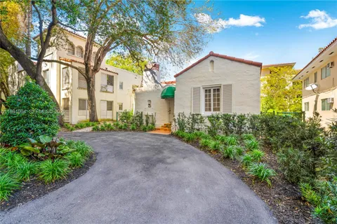 $1,195,000 | 311 Navarre Avenue, Coral Gables, FL 33134