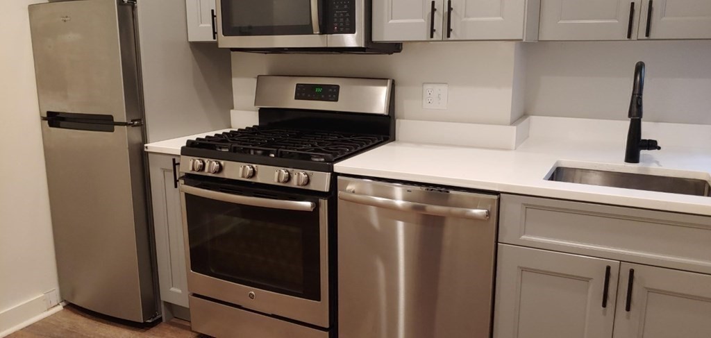 27 Charter Street, Unit 3 Boston, MA 02113 - Photo 4 of 13