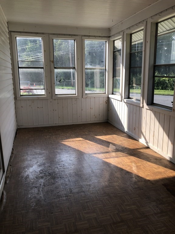 96 Russell Road Westfield, MA 01085 - Photo 3 of 39 Gallery Image 3