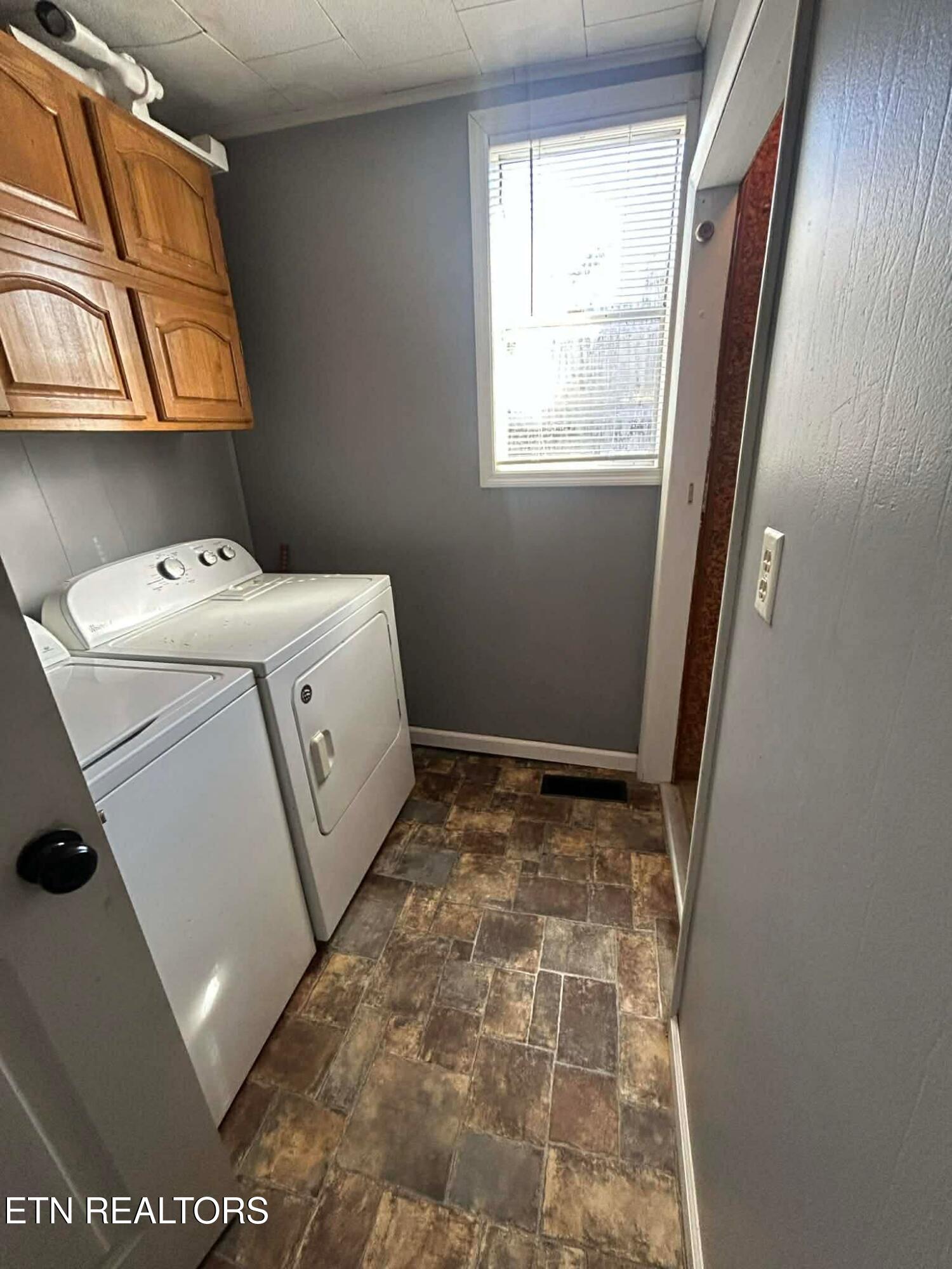 218 North Cross Street Oneida, TN 37841 - Photo 17 of 29 77
