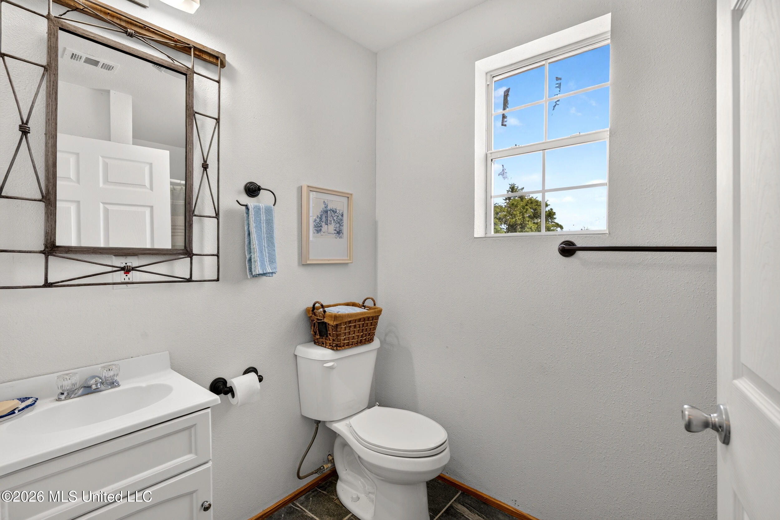 574 Slade Woodward Road Poplarville, MS 39470 - Photo 58 of 106 59_upstairs_apartment_bathroom
