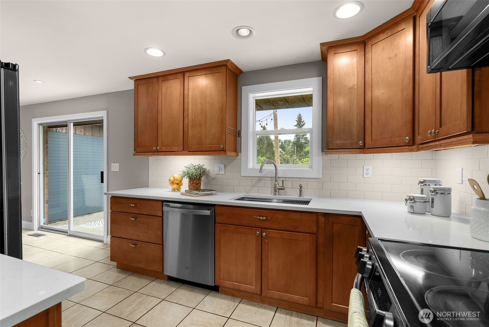 625 Southwest 127th Street Seattle, WA 98146 - Photo 12 of 27