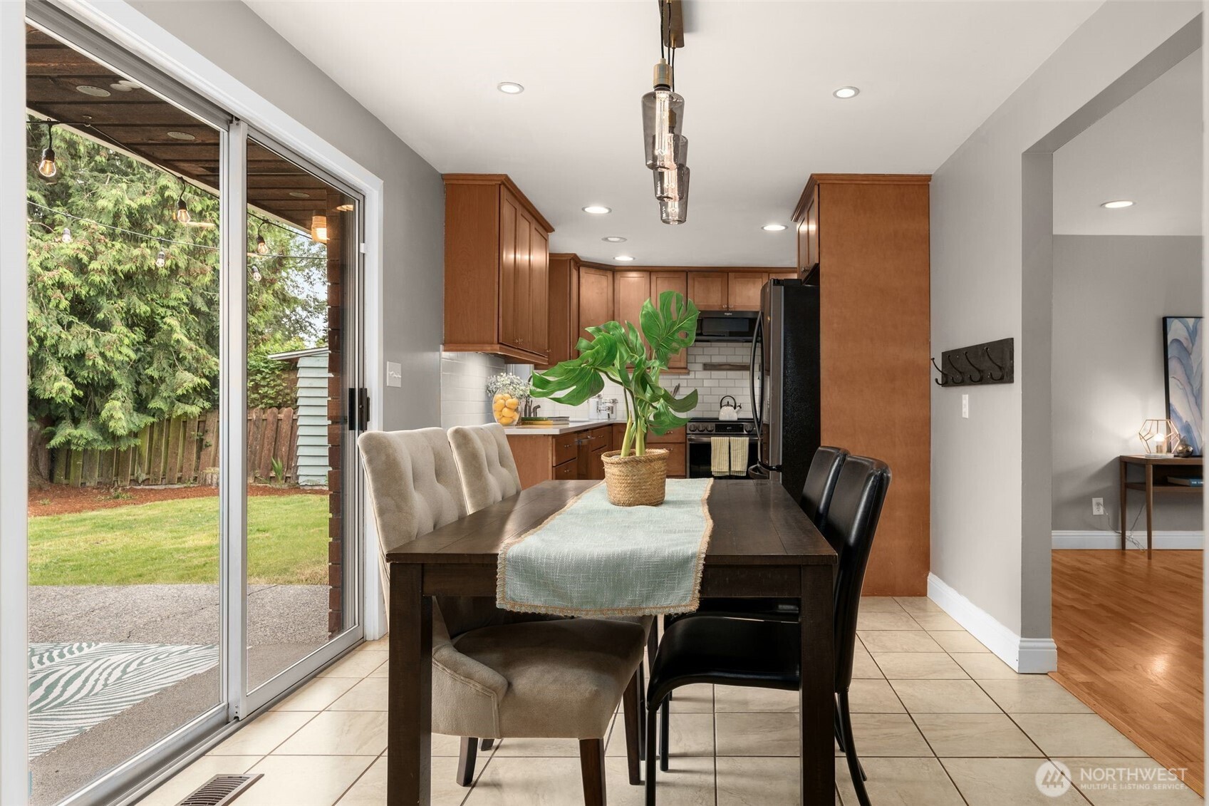 625 Southwest 127th Street Seattle, WA 98146 - Photo 10 of 27