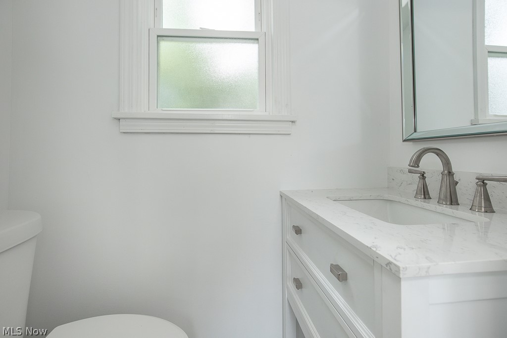13131 Cedar Road Cleveland, OH 44118 - Photo 11 of 23 Bathroom featuring oversized vanity and toilet
