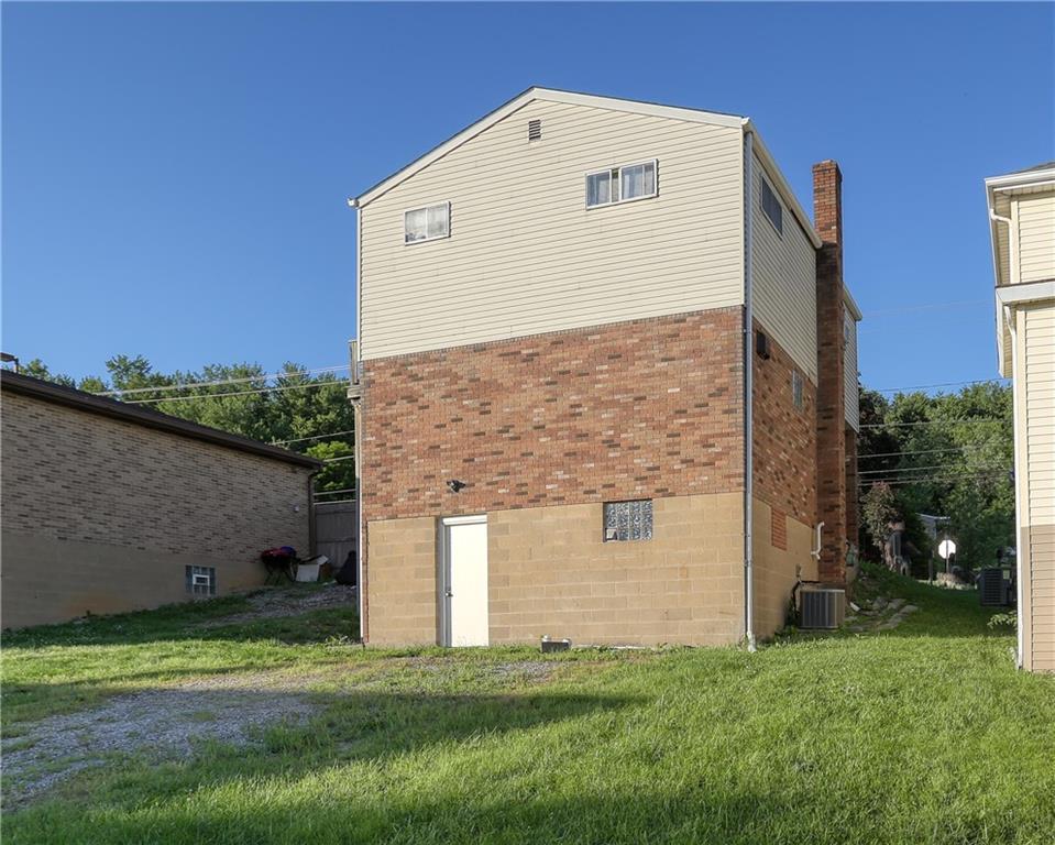 622 Virginia Avenue Rochester, PA 15074 - Photo 7 of 23