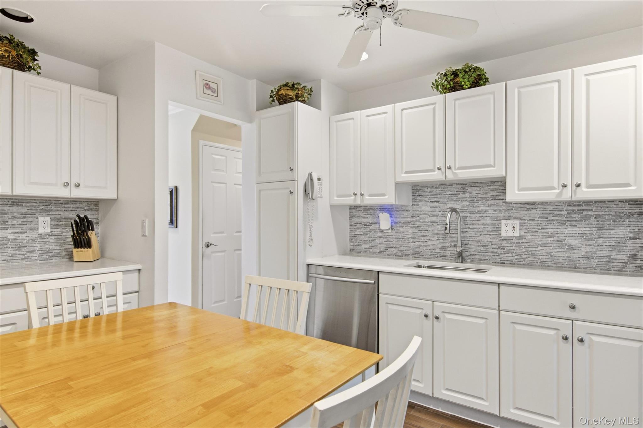 3 Cromwell Road Carle Place, NY 11514 - Photo 16 of 35 Gallery Image 16