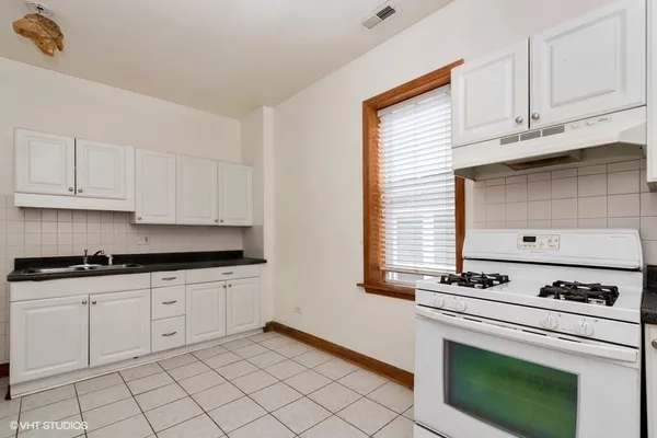 $2,400 | 819 South Carpenter Street, Unit 3F, Chicago, IL 60607
