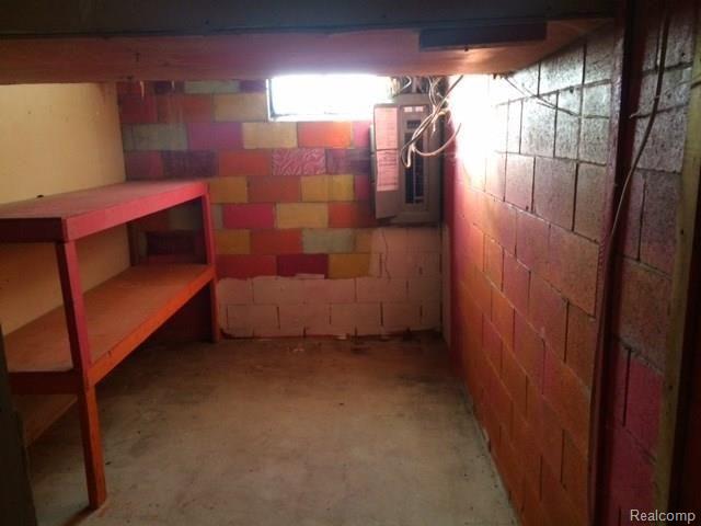 215 Gray Road Lapeer, MI 48446 - Photo 25 of 32 262-176357 basement 3.jpg