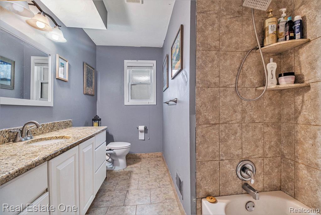 1167 Brewster Road Rochester Hills, MI 48306 - Photo 10 of 17