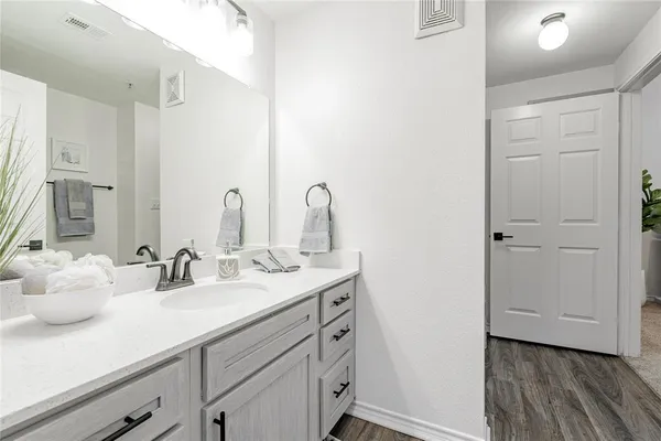 $1,200 | 1600 North 9th Street, Unit A1R, Midlothian, TX 76065