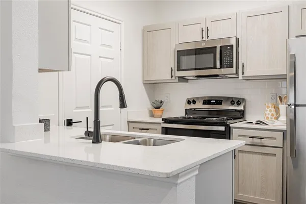 $1,200 | 1600 North 9th Street, Unit A1R, Midlothian, TX 76065