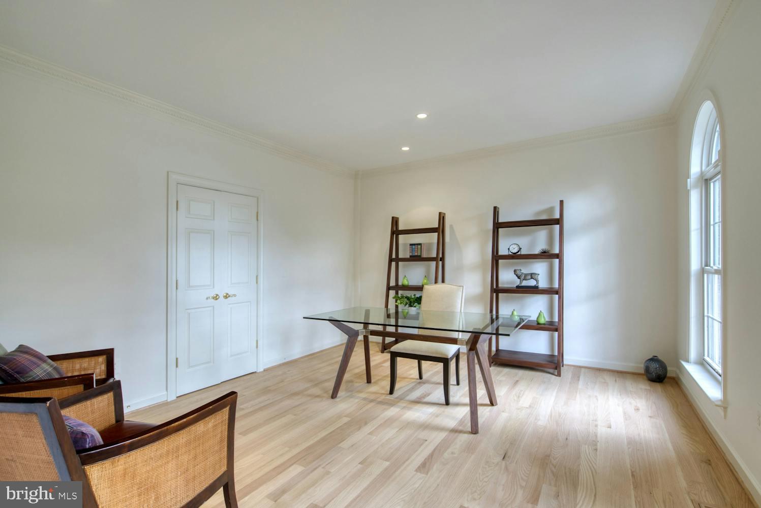 1702 South Arlington Ridge Road Arlington, VA 22202 - Photo 22 of 49 a workspace room with wooden floor table and windows