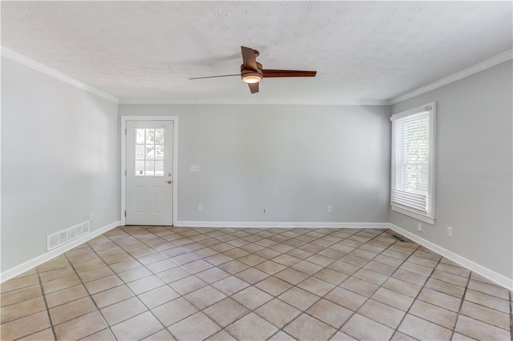 6564 Parkside Way Norcross, GA 30093 - Photo 11 of 41