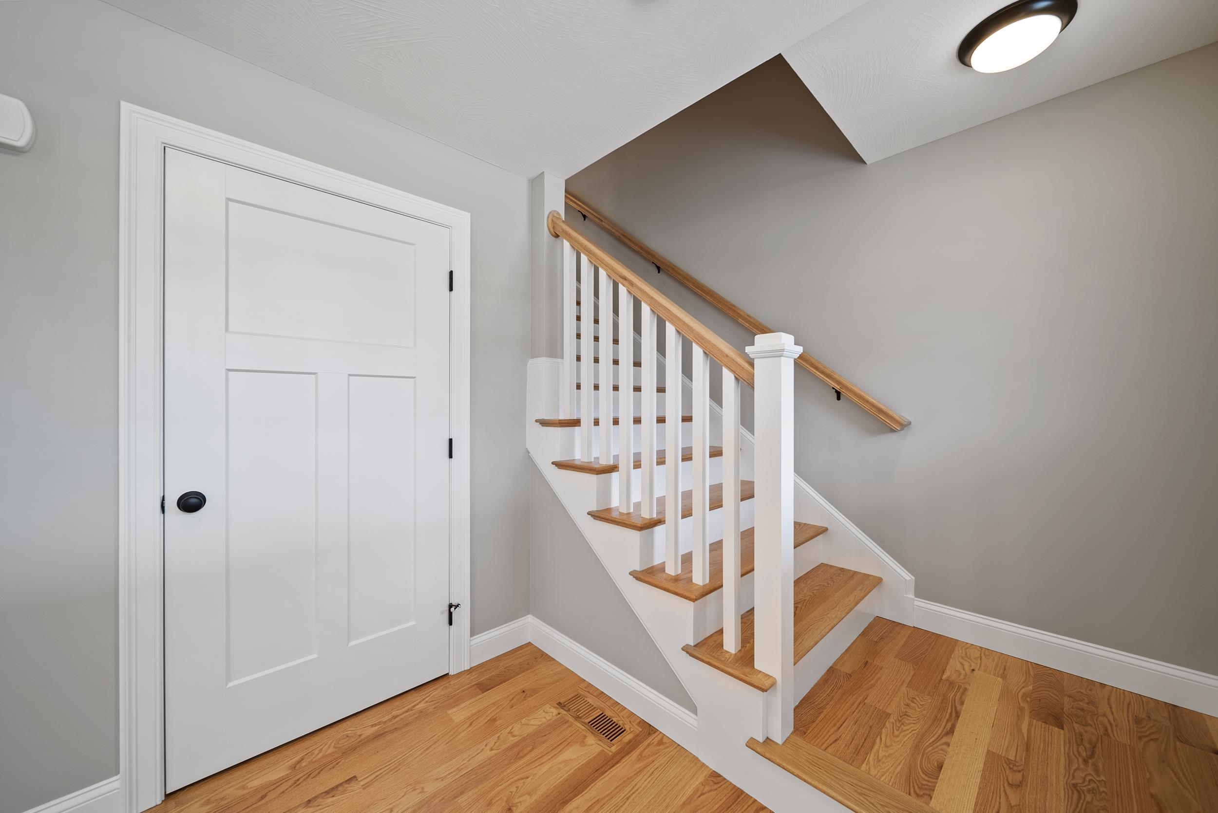 8 Hillside Avenue Derry, NH 03038 - Photo 11 of 32