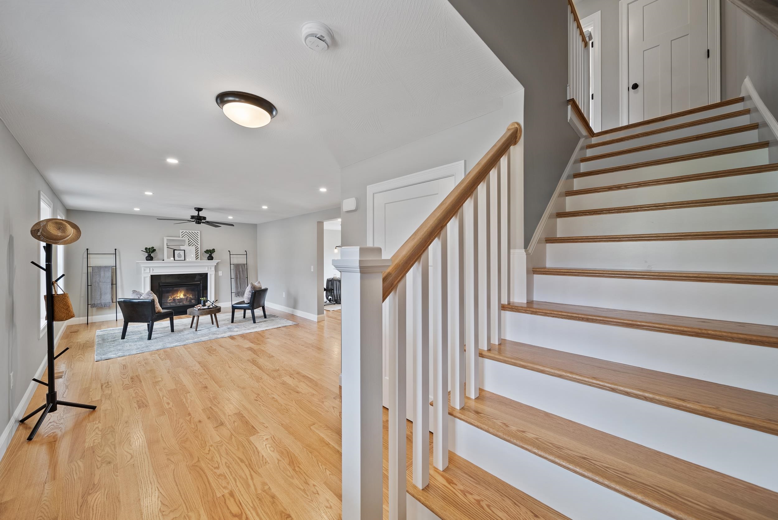 8 Hillside Avenue Derry, NH 03038 - Photo 12 of 32