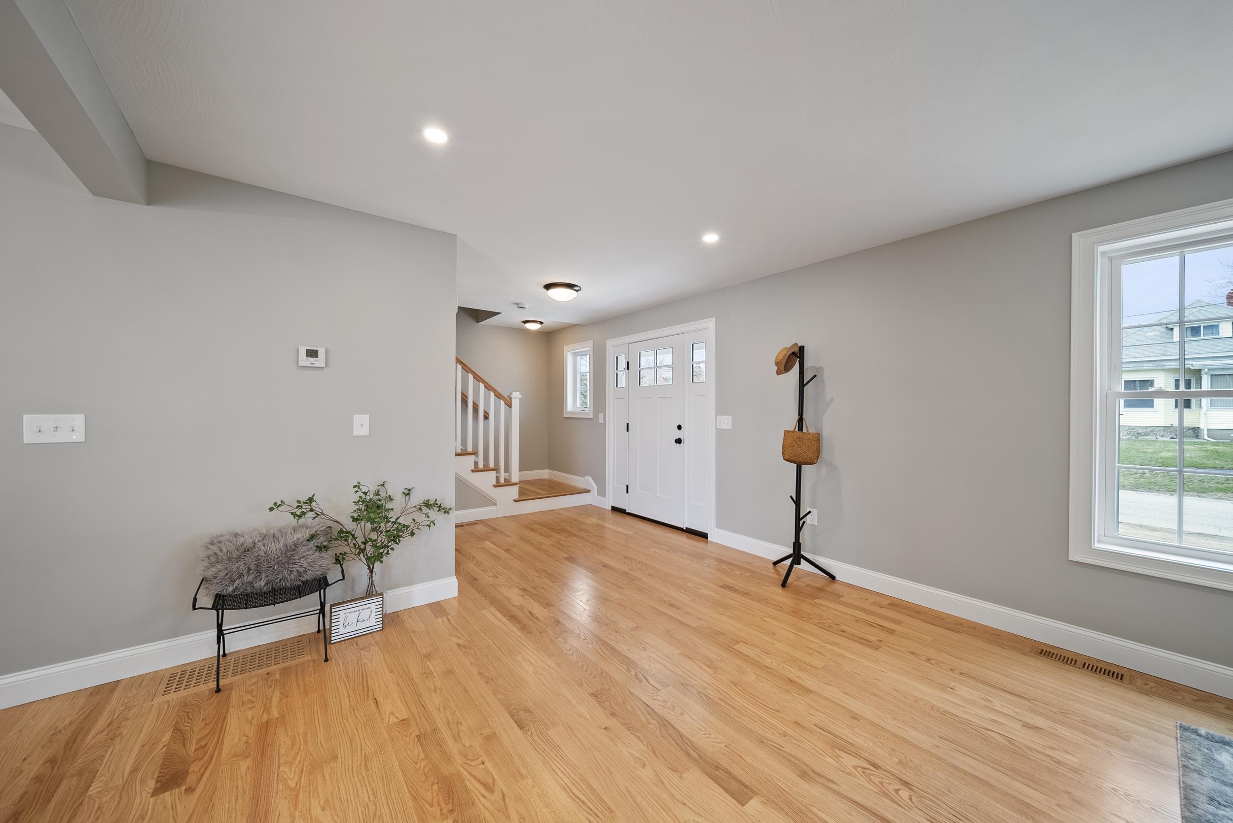 8 Hillside Avenue Derry, NH 03038 - Photo 9 of 32