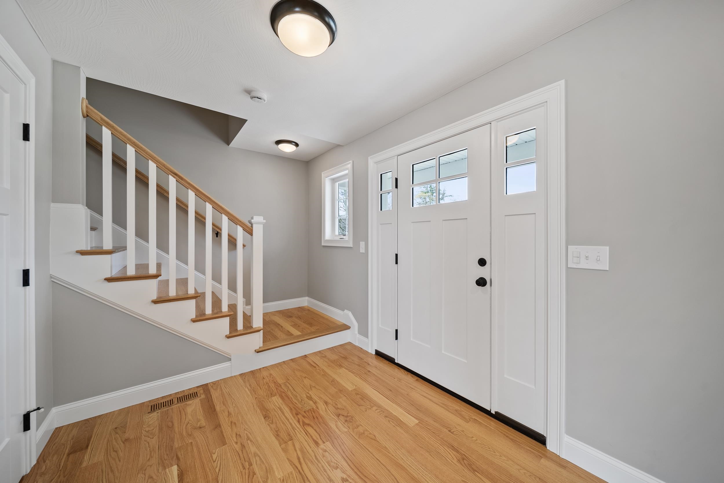 8 Hillside Avenue Derry, NH 03038 - Photo 10 of 32