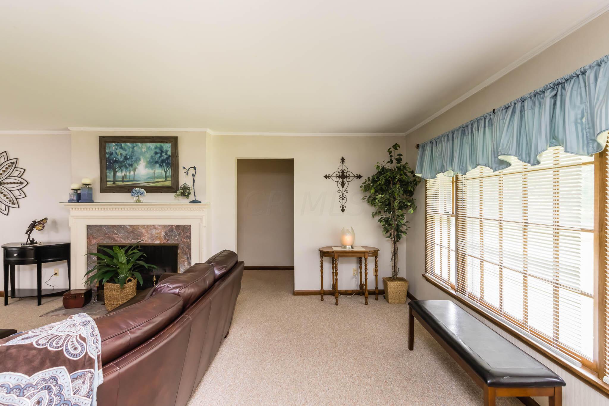 2840 Charing Road Upper Arlington, OH 43221 - Photo 13 of 39 Living Area