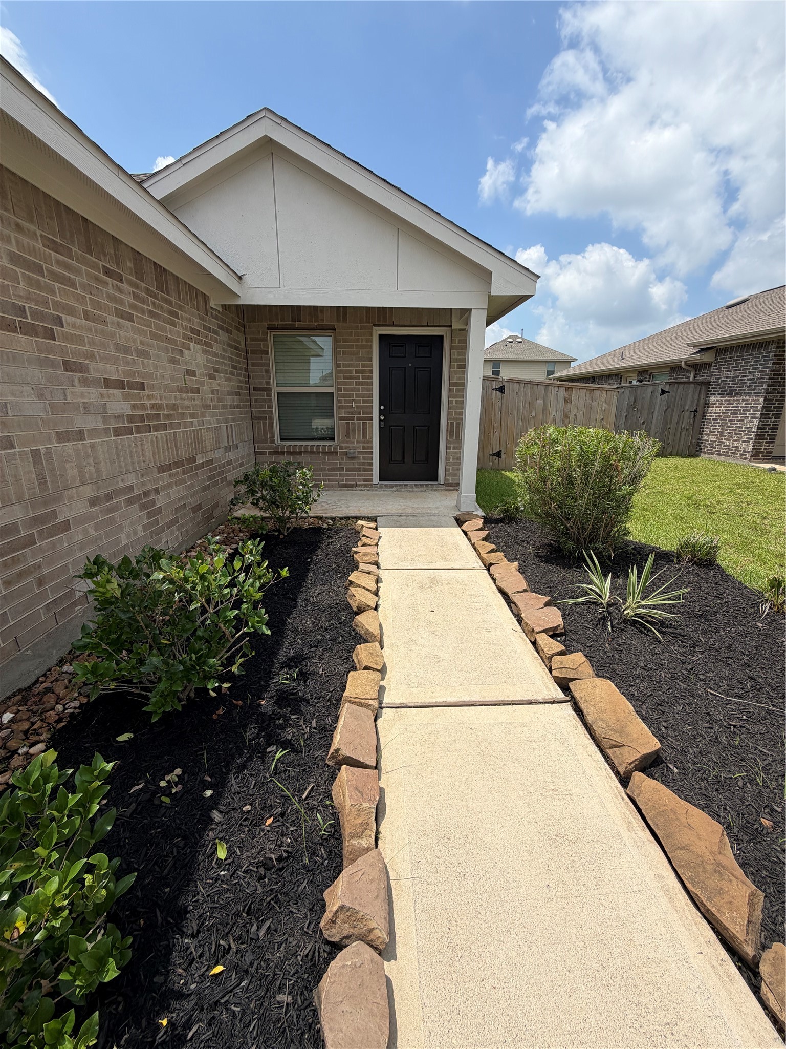 14514 Woodcott Warren Way Rosharon, TX 77583 - Photo 3 of 30