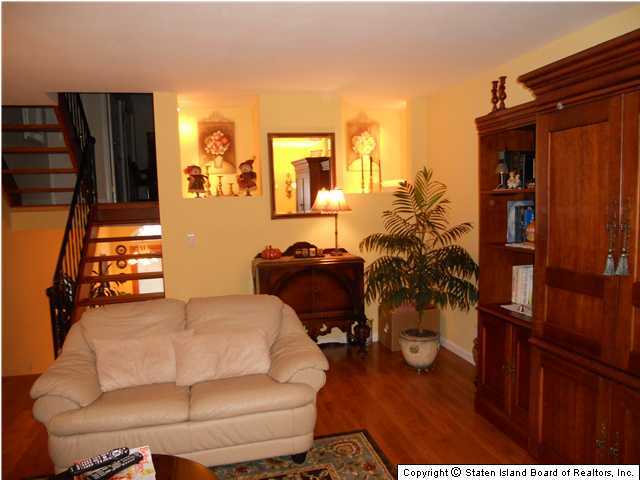 88 Deborah Loop Staten Island, NY 10312 - Photo 8 of 19 Additional Photo