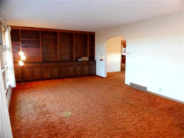 1076 West Becker School Road Freeport, IL 61032 - Photo 3 of 12