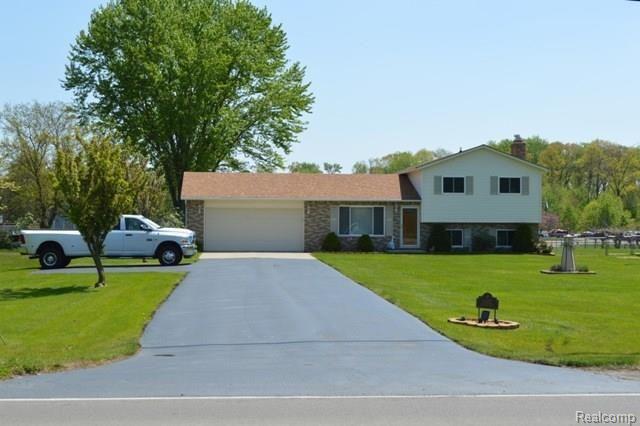 11432 Grafton Road Carleton, MI 48117 - Photo 3 of 33 DSC_0094.jpg
