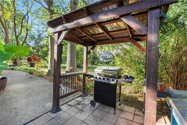 $329,000 | 1309 South College Street, Pittsburg, KS 66762