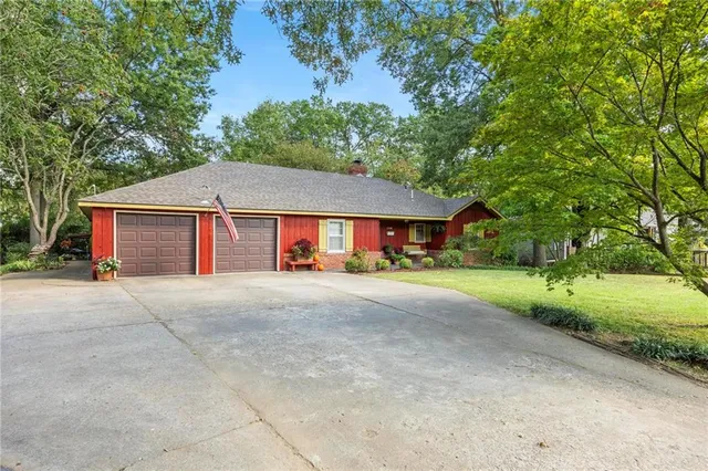 $329,000 | 1309 South College Street, Pittsburg, KS 66762