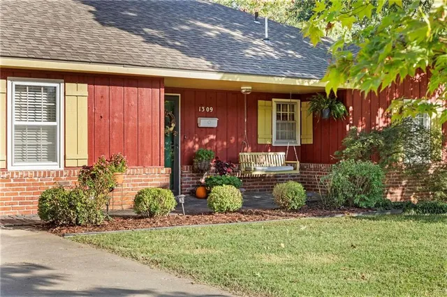 $329,000 | 1309 South College Street, Pittsburg, KS 66762