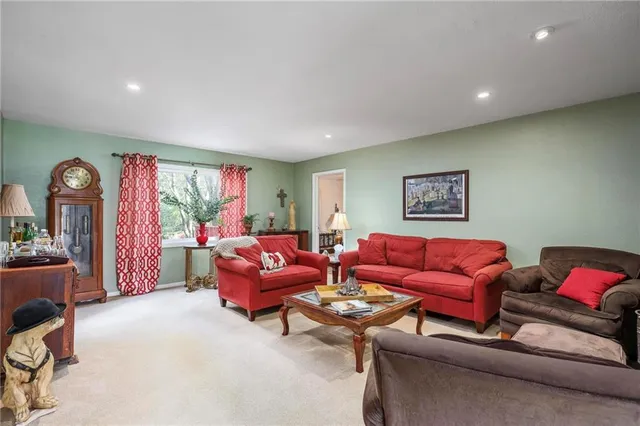 $329,000 | 1309 South College Street, Pittsburg, KS 66762