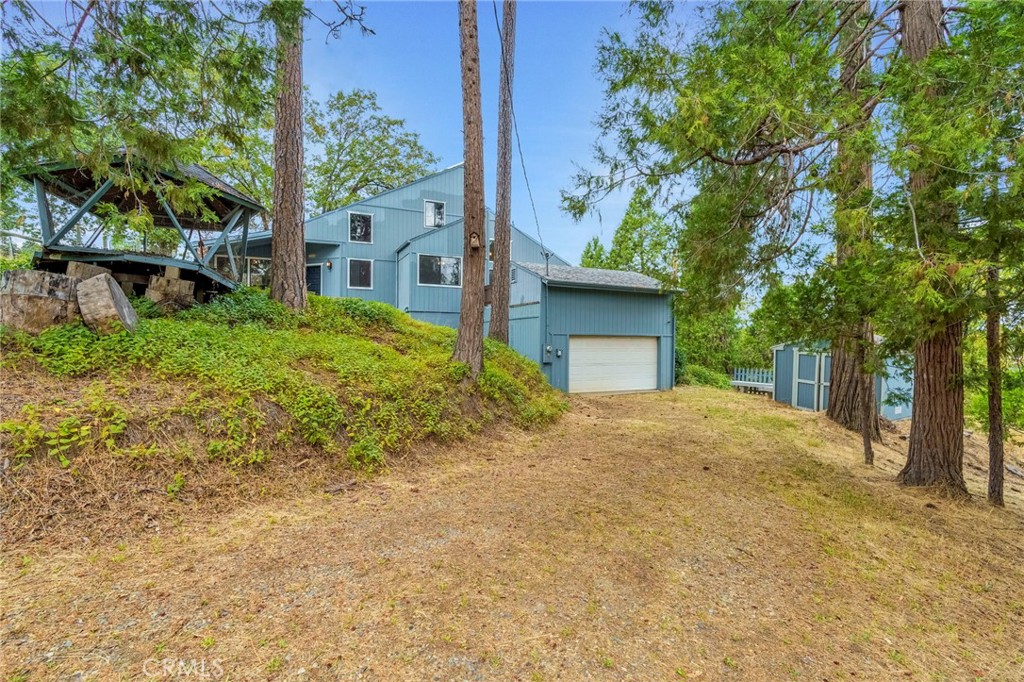 37068 Mudge Ranch Road Coarsegold, CA 93614 - Photo 34 of 53 front view of a house with a yard
