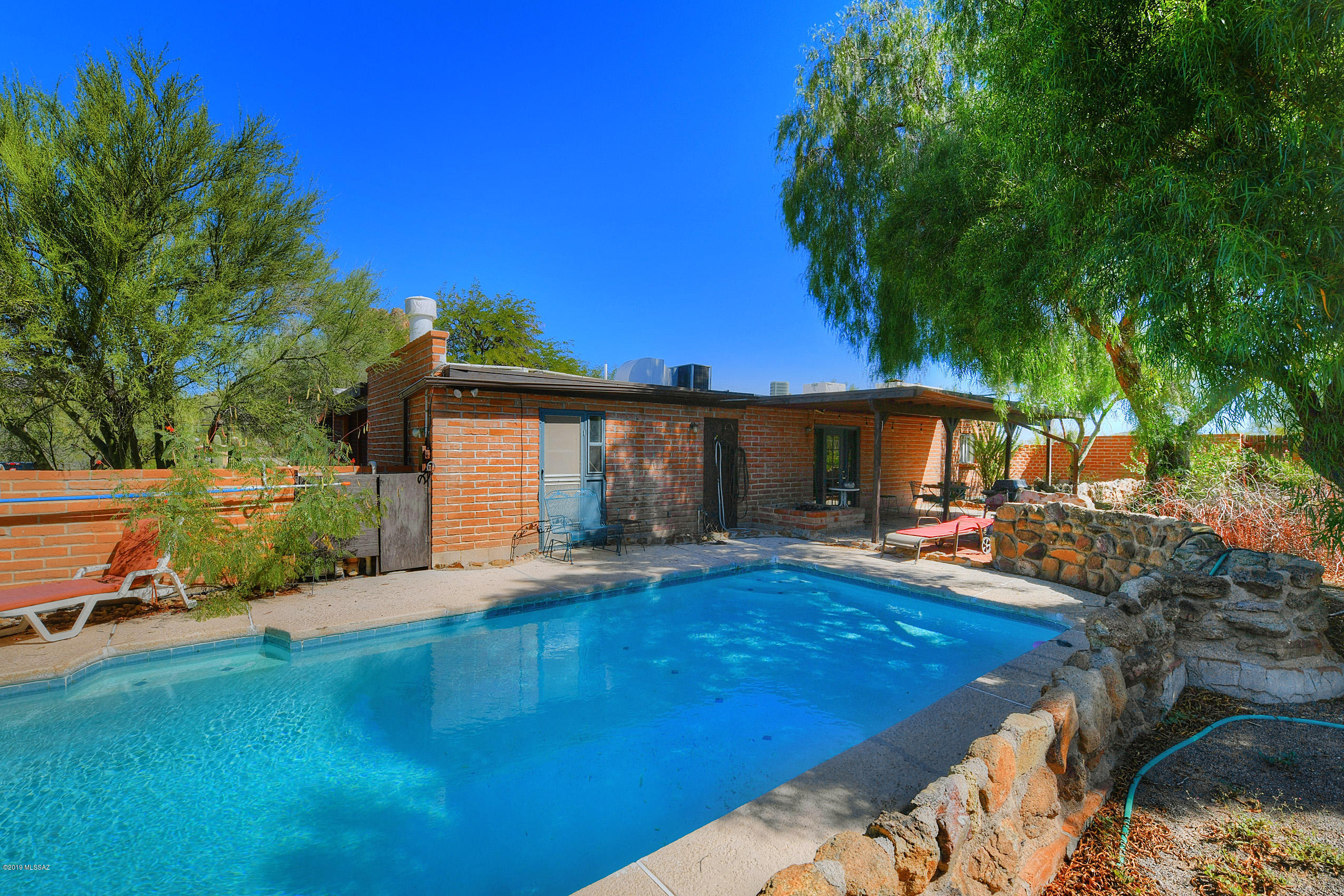 3925 West Mossman Road Tucson, AZ 85746 - Photo 1 of 32 Gallery Image 1