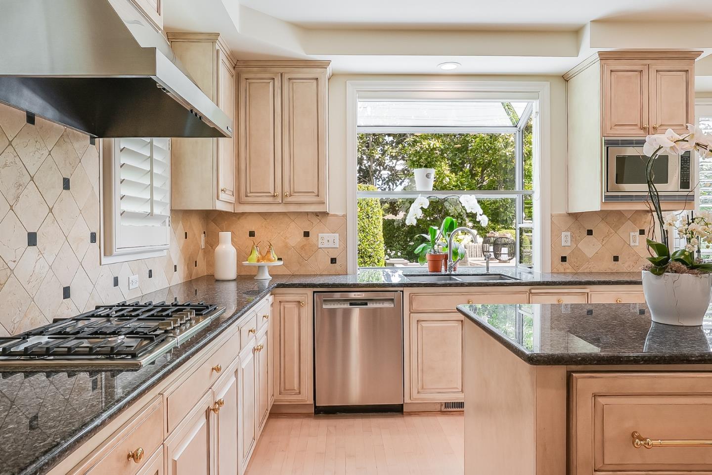 75 Riordan Place Menlo Park, CA 94025 - Photo 13 of 55 a kitchen that has a sink and a stove