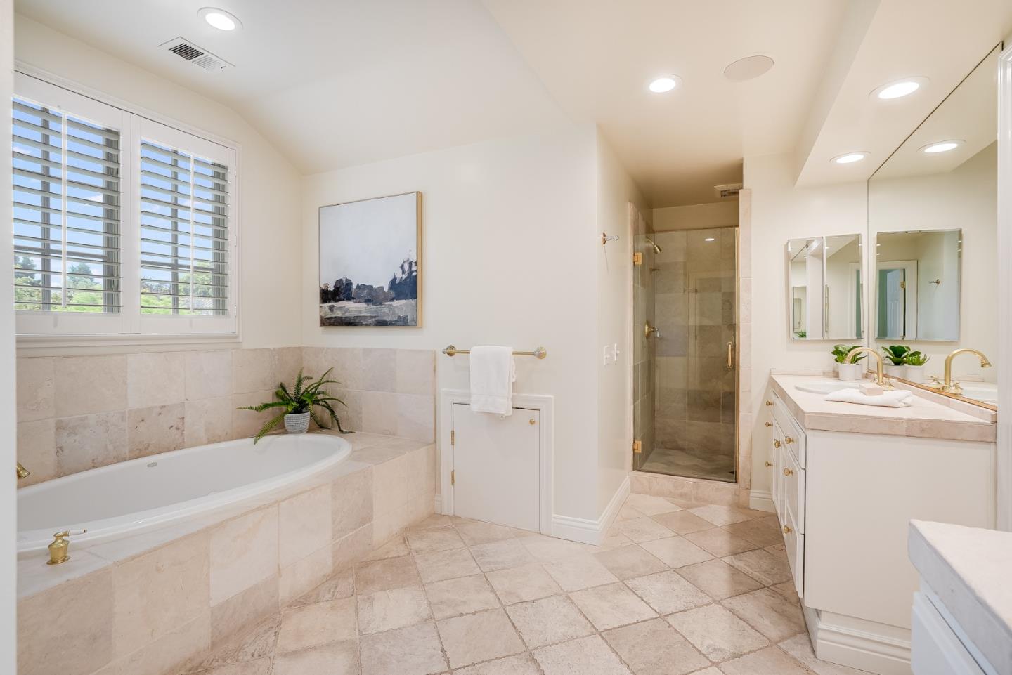 75 Riordan Place Menlo Park, CA 94025 - Photo 38 of 55 a bathroom with a tub a sink a mirror and a shower