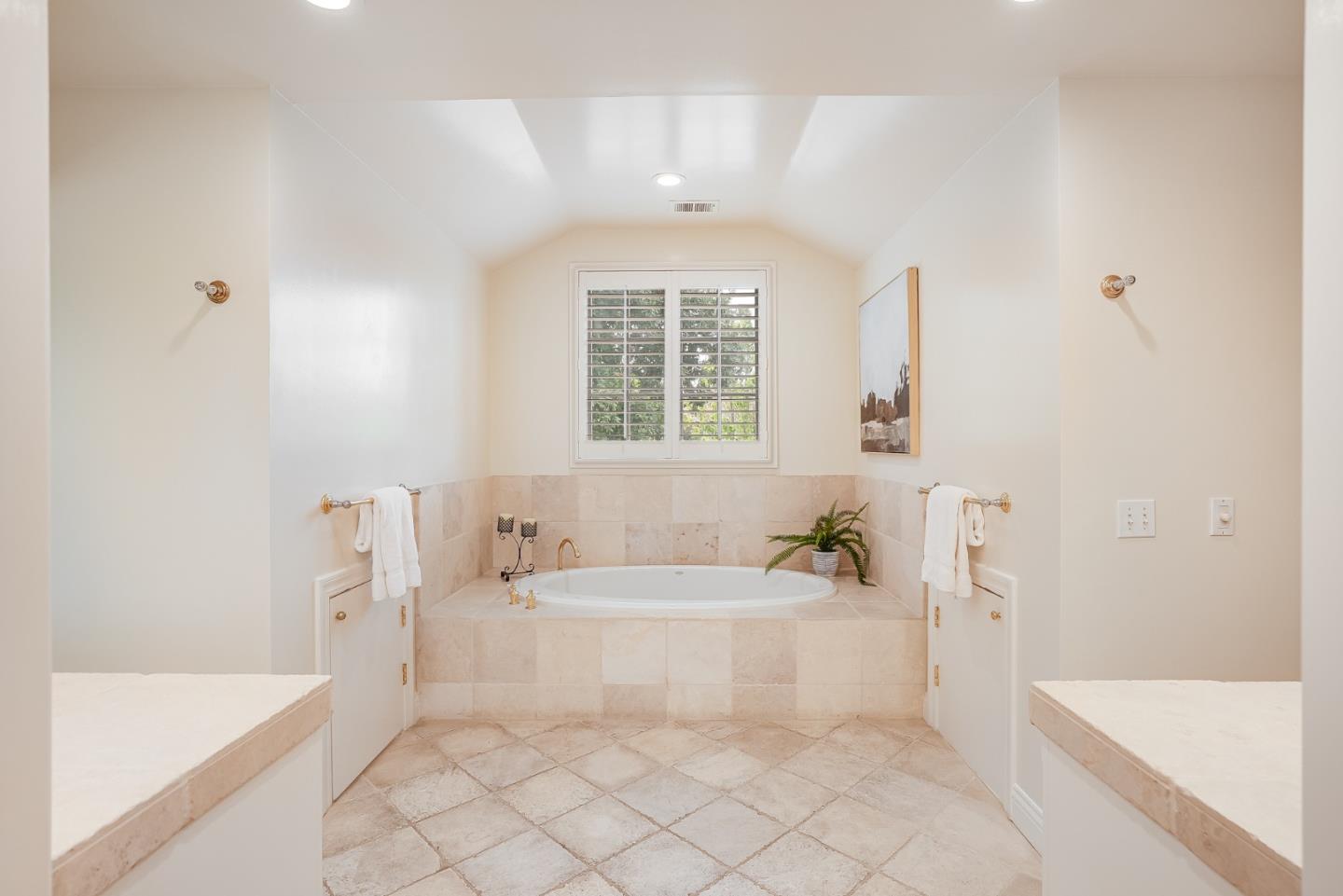 75 Riordan Place Menlo Park, CA 94025 - Photo 39 of 55 a spacious bathroom with a bathtub and sink