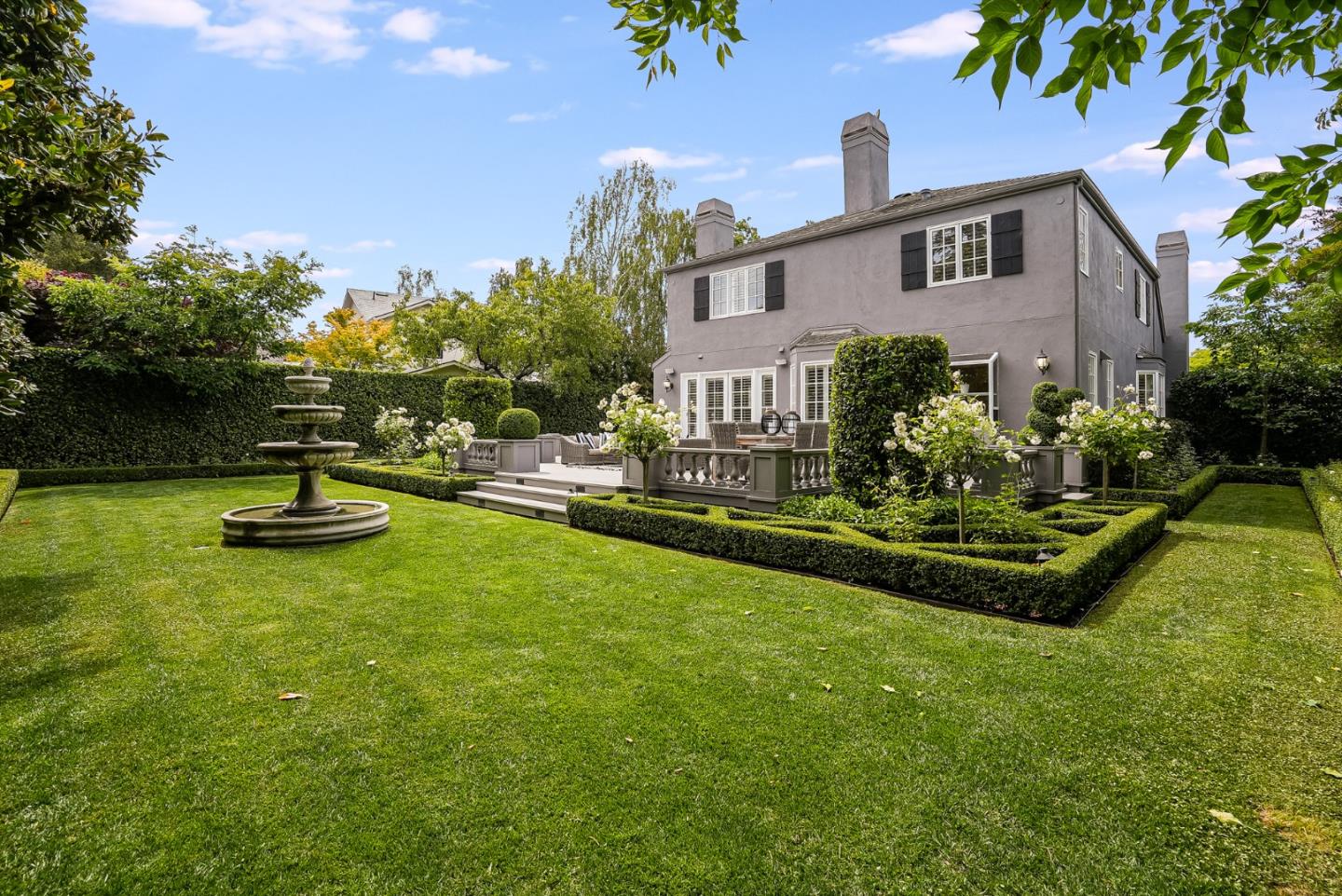 75 Riordan Place Menlo Park, CA 94025 - Photo 46 of 55 a view of a house with backyard and sitting area