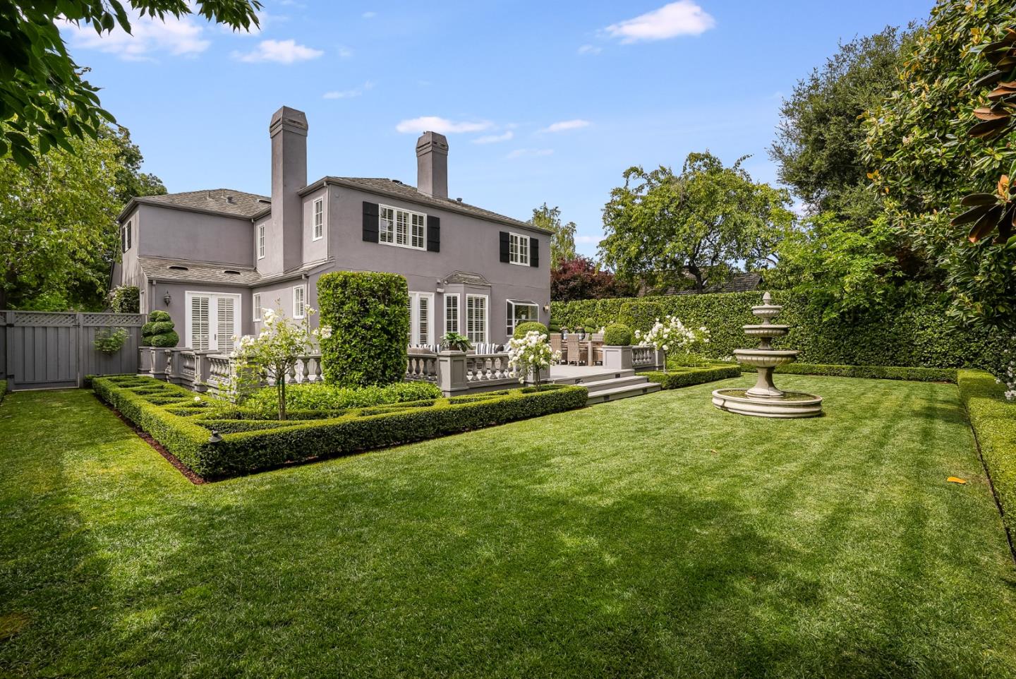 75 Riordan Place Menlo Park, CA 94025 - Photo 48 of 55 a view of a house with swimming pool