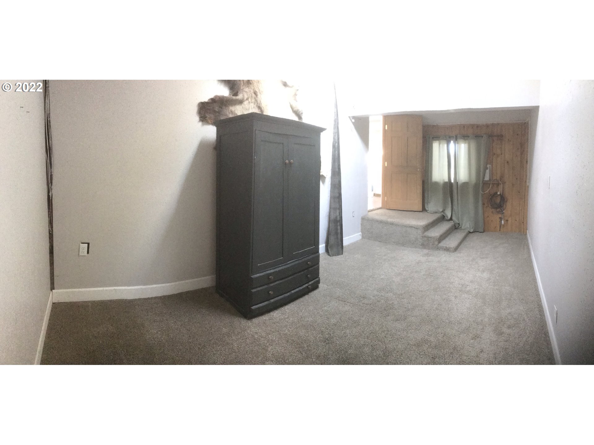1470 Waite Street Eugene, OR 97402 - Photo 11 of 20 a living room with furniture