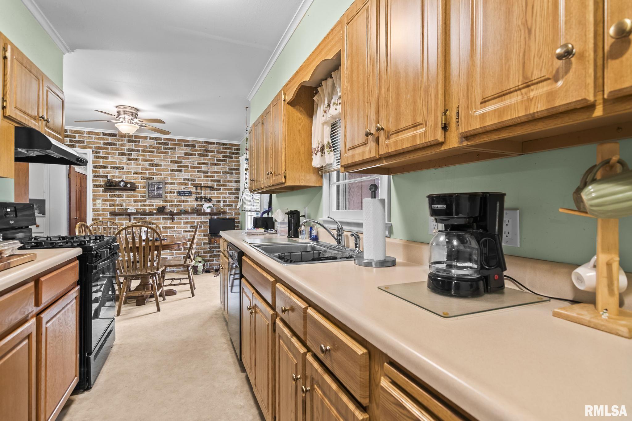 146 Circle Drive Springfield, IL 62703 - Photo 13 of 39 Gallery Image 13