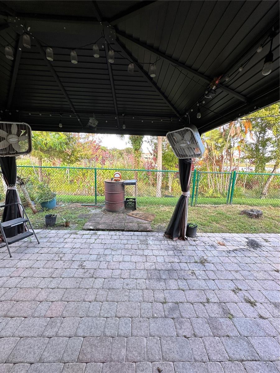 1041 Southeast 20th Road Homestead, FL 33035 - Photo 40 of 40 a view of a backyard with a sink